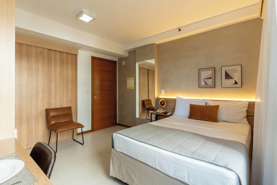 Superior Loft | In-room safe, desk, bed sheets