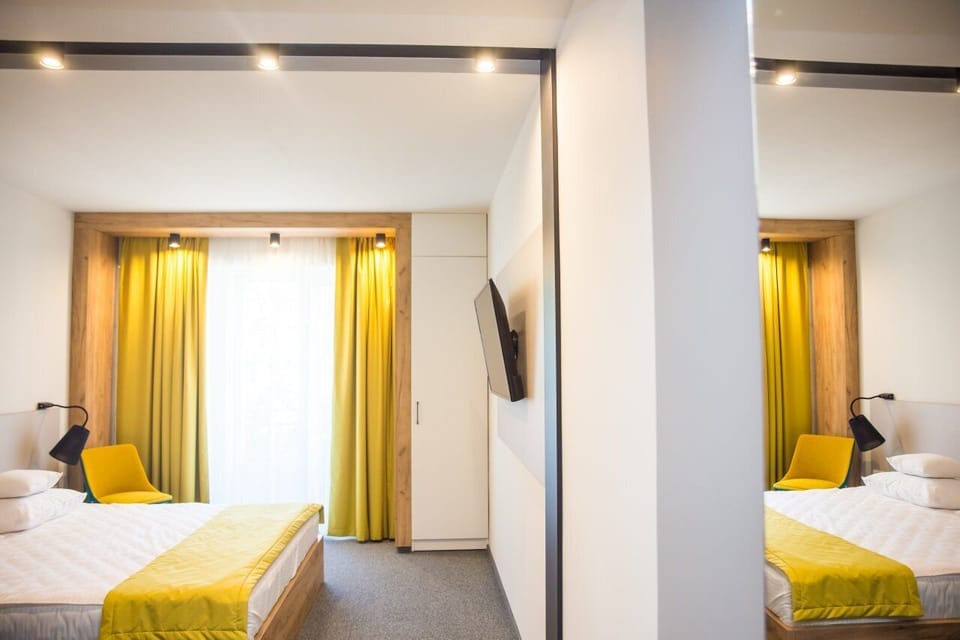 Business Double Room | Minibar, in-room safe, iron/ironing board, free WiFi