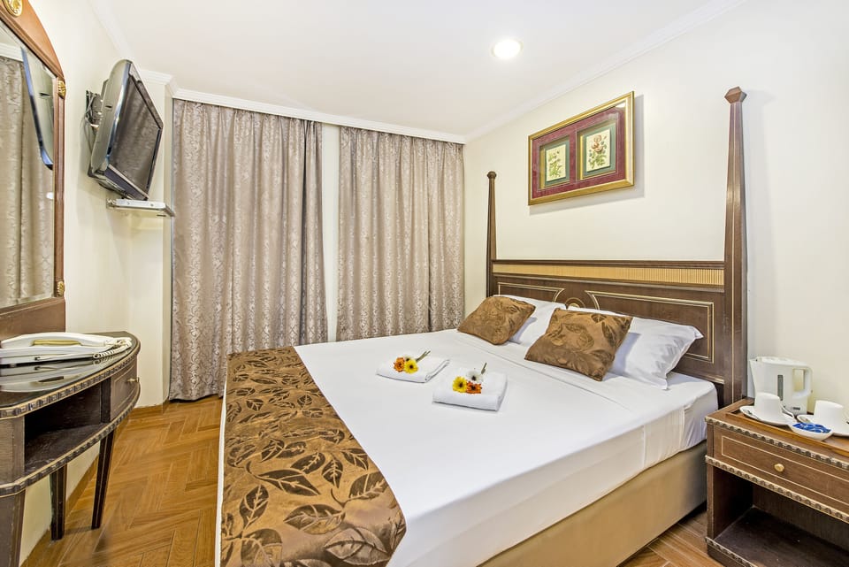 Superior Room, 1 Queen Bed | Desk, WiFi (free), bed sheets