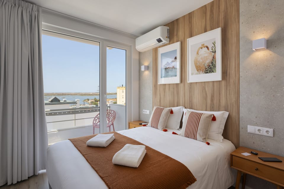 Family Room, 1 Bedroom | Desk, soundproofing, WiFi (free), bed sheets