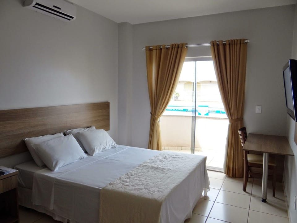 Deluxe Double Room Single Use | Iron/ironing board, free WiFi, bed sheets