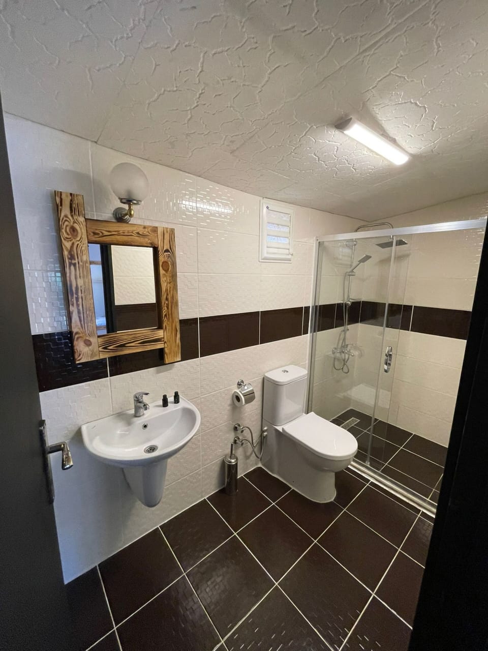 Deluxe Room | Bathroom | Hair dryer, slippers, towels, soap