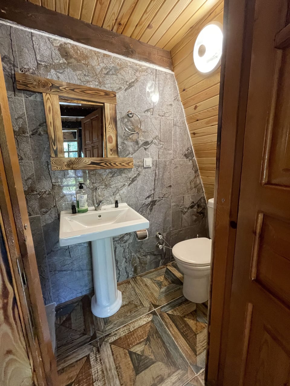 LOFT BUNGALOV | Bathroom | Hair dryer, slippers, towels, soap