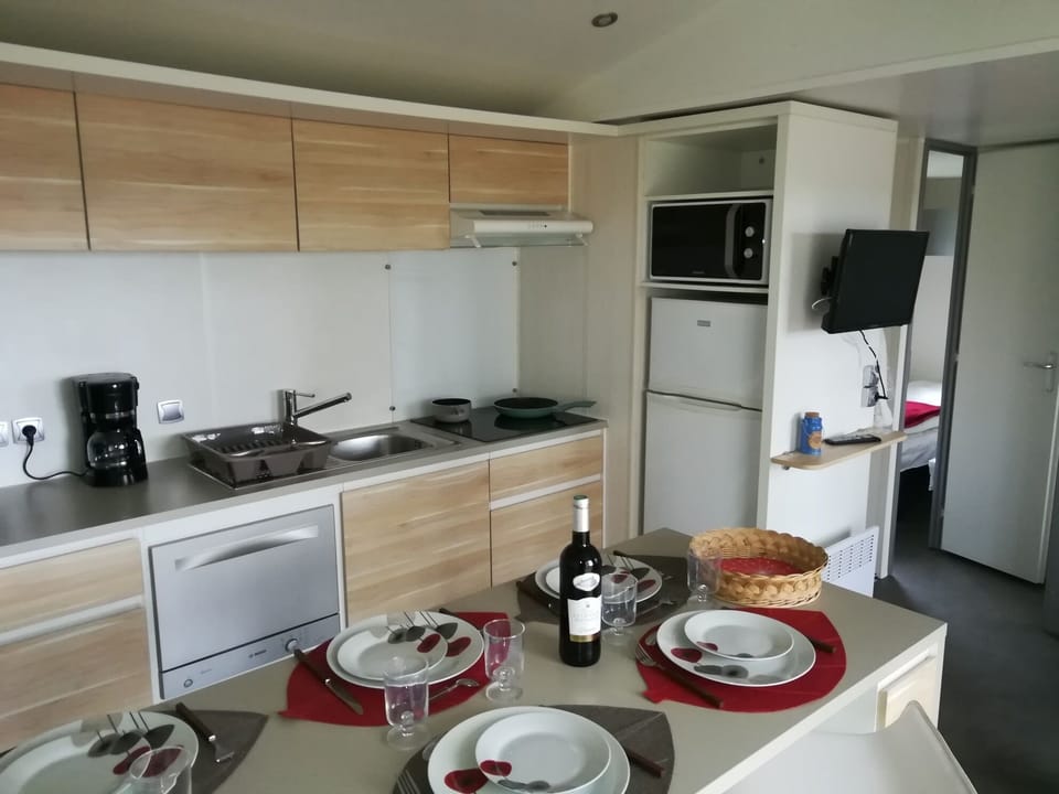 Cottage Cartago, 3 rooms | Private kitchenette | Microwave, oven, stovetop, coffee/tea maker
