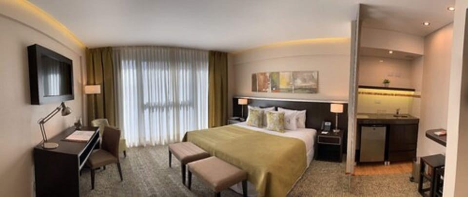Minibar, in-room safe, desk, soundproofing
