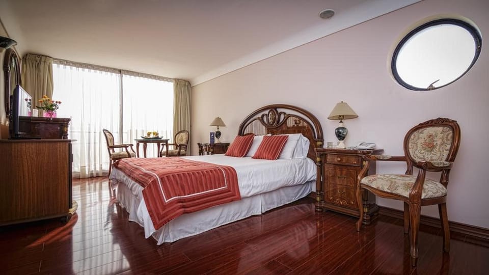 In-room safe, soundproofing, WiFi (free)