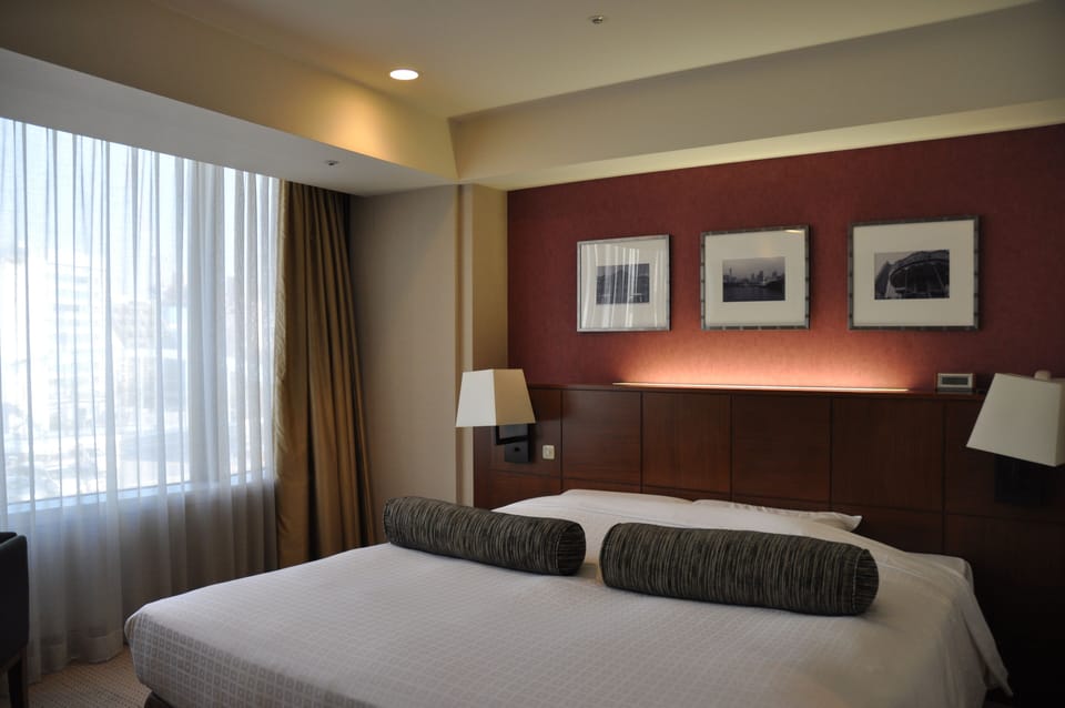 NY-Style Modern Room, Smoking  | Desk, iron/ironing board, free WiFi, bed sheets
