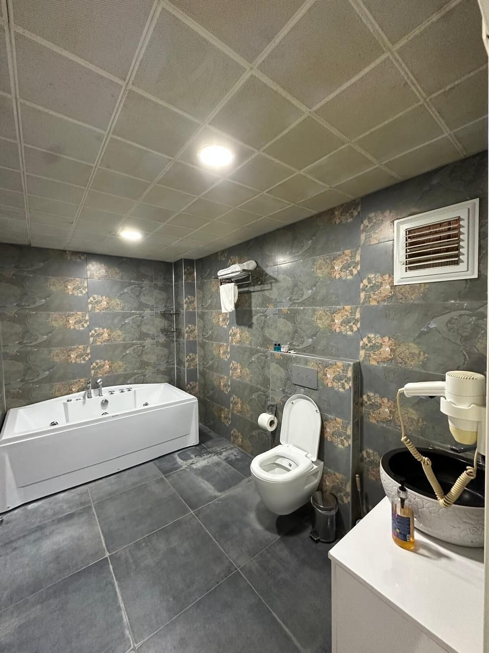 Suite | Premium bedding, minibar, desk, blackout drapes
