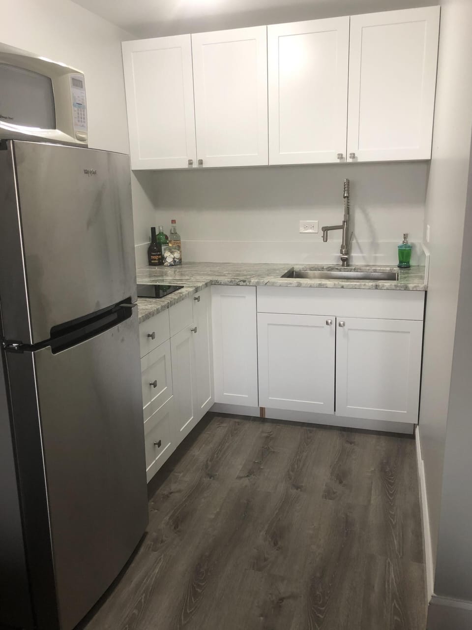 Kitchen with Stove, Fridge, Oven, Sink
