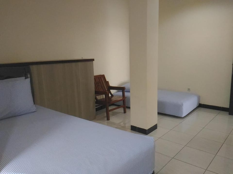Rollaway beds, free WiFi, bed sheets
