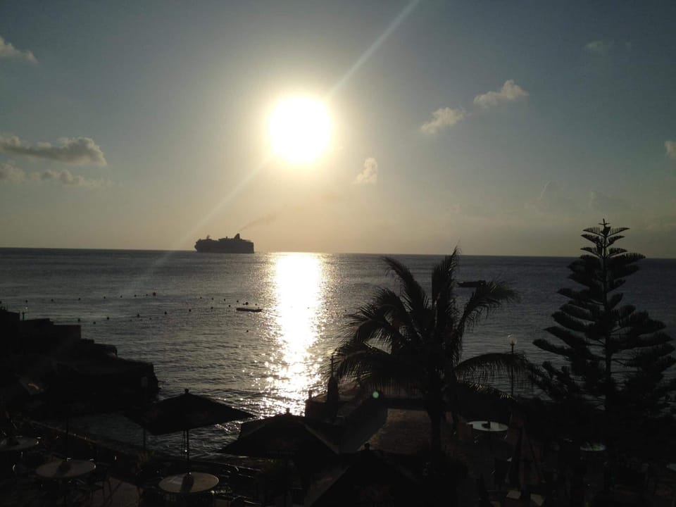 Beach nearby, white sand, scuba diving, snorkeling
