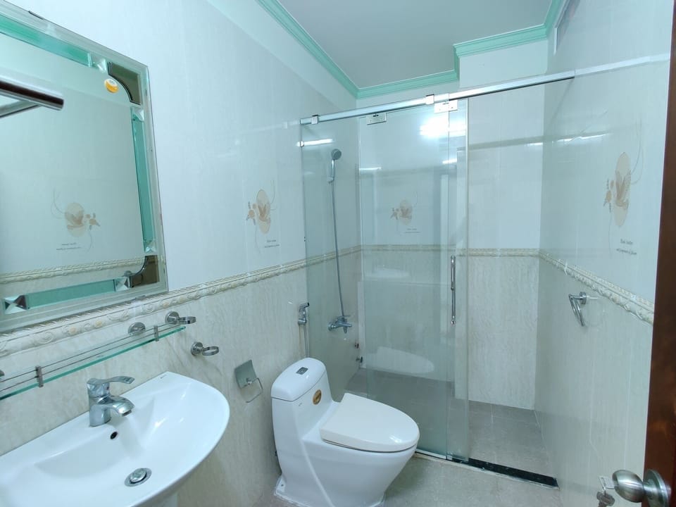 Shower, rainfall showerhead, designer toiletries, hair dryer