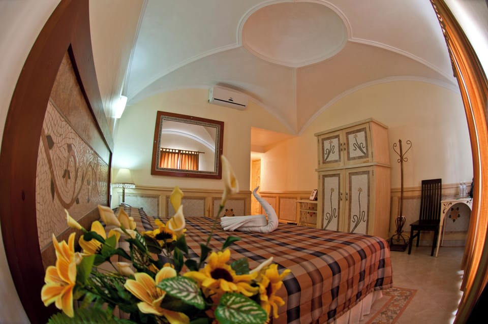 Executive Room | Premium bedding, down comforters, pillowtop beds, in-room safe