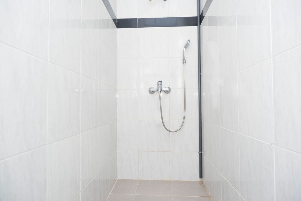 Deluxe Double Room | Bathroom shower