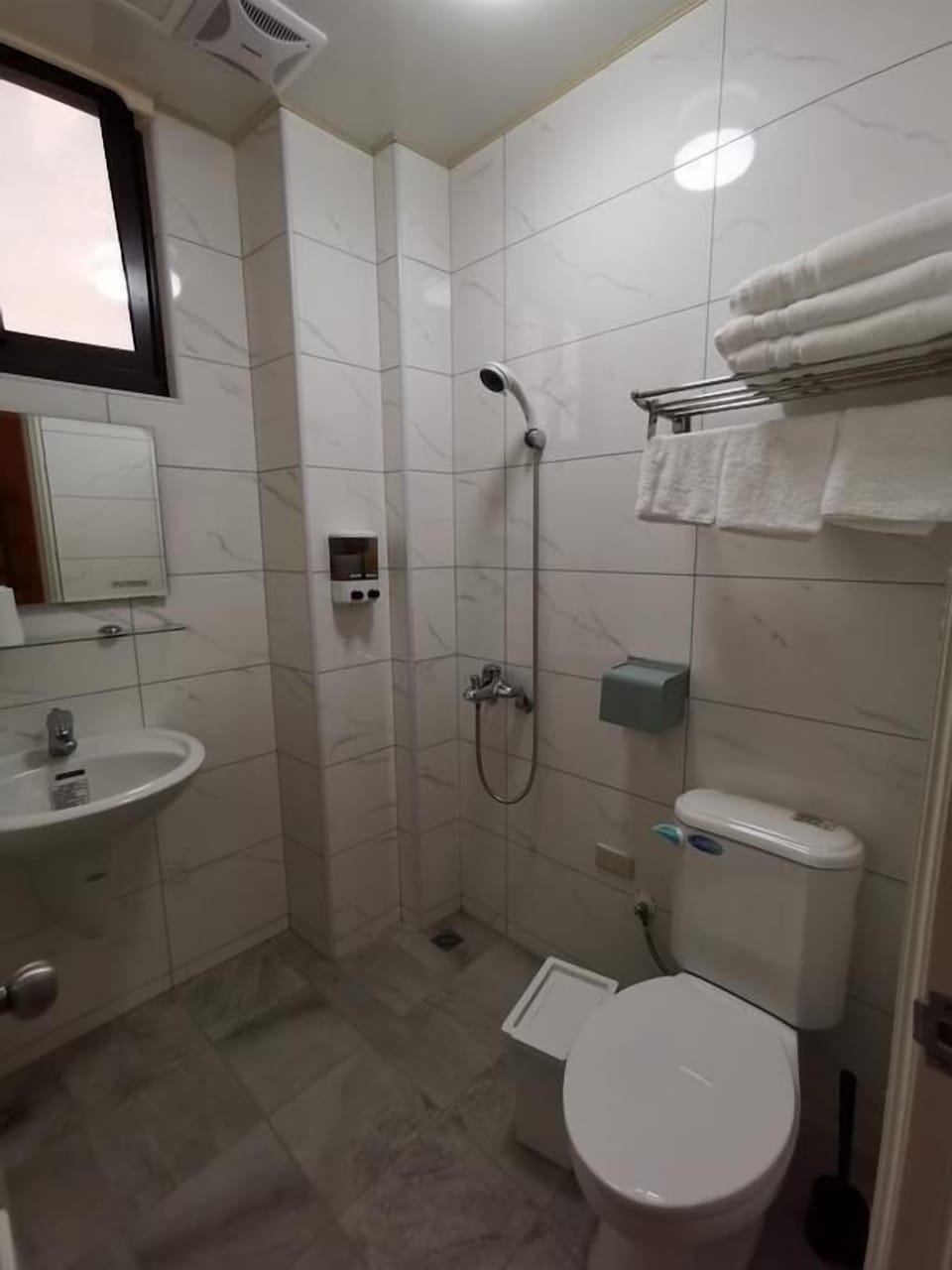 Standard Double Room | Bathroom | Shower, free toiletries, hair dryer, slippers