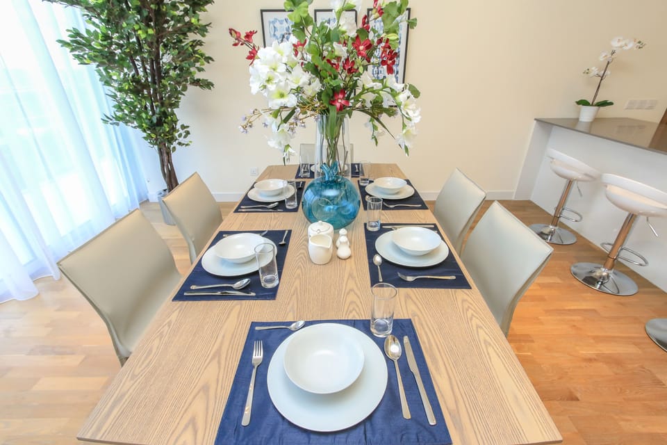 DHH - High Floor 2 Beds Close To Mazaya Centre City Walk B22 | In-room dining