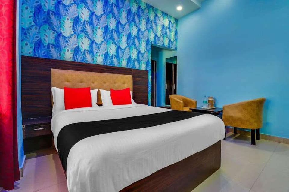 Deluxe Double Room | Premium bedding, desk, soundproofing, rollaway beds