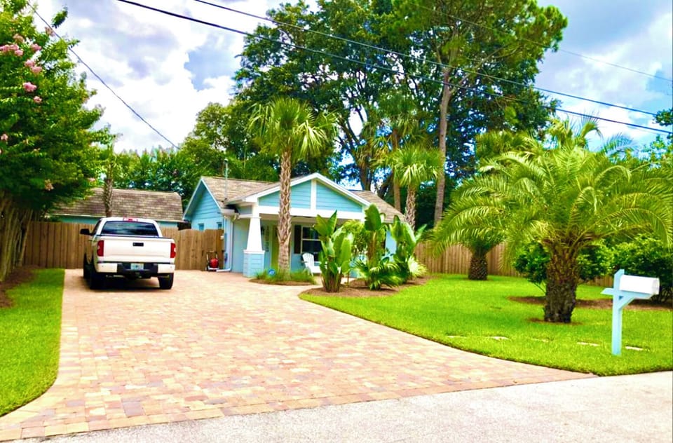2 bd house on right.  Cottage in backyard on left.  Guests have their own house.