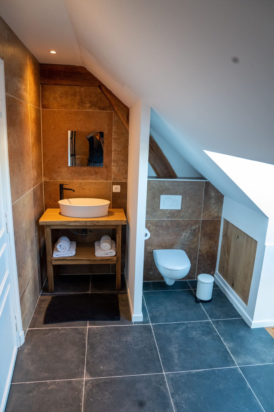 Deluxe Quadruple Room (Chambre familiale) | Bathroom | Free toiletries, hair dryer, bathrobes, heated floors