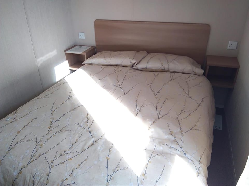 Cribs/infant beds, bed sheets
