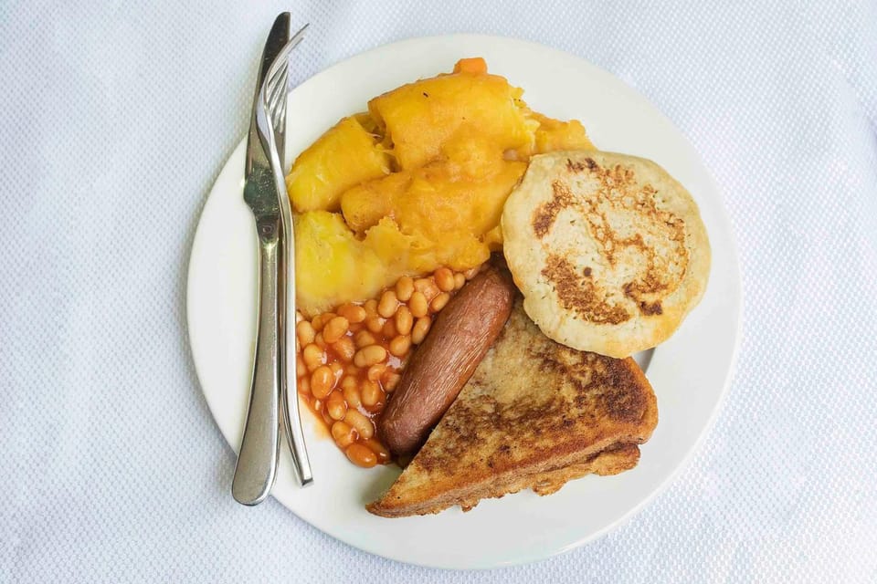 Breakfast, lunch and dinner served