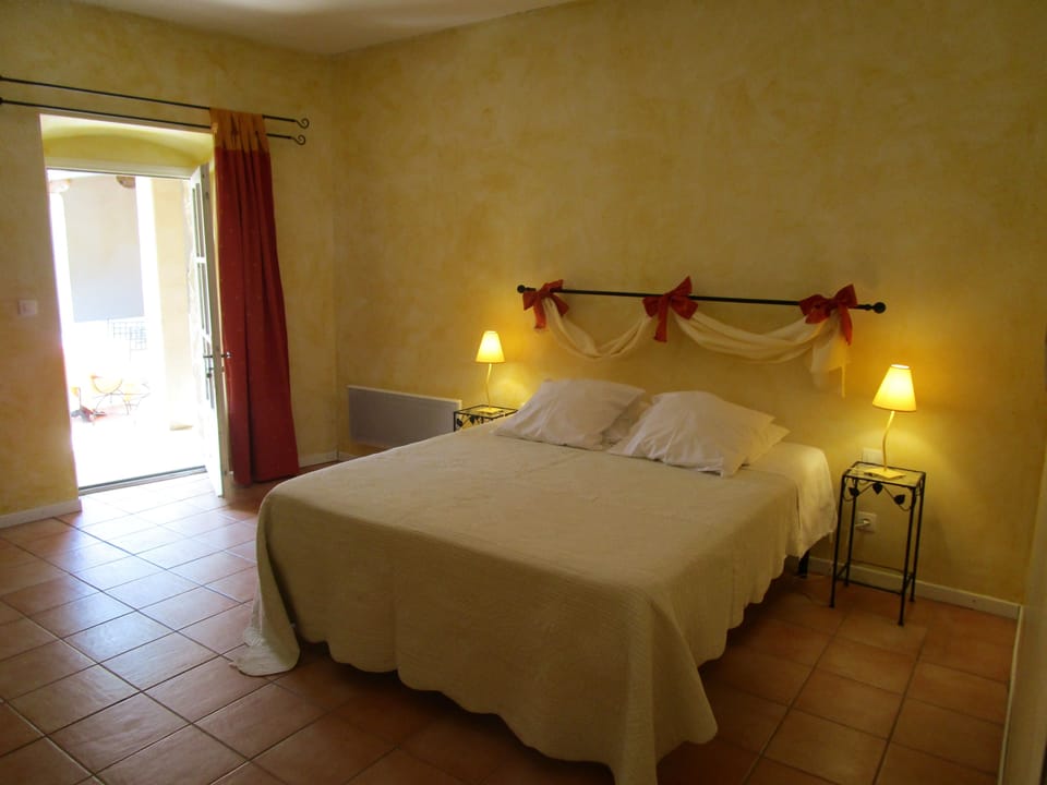 Comfort Double Room | Desk, laptop workspace, soundproofing, bed sheets