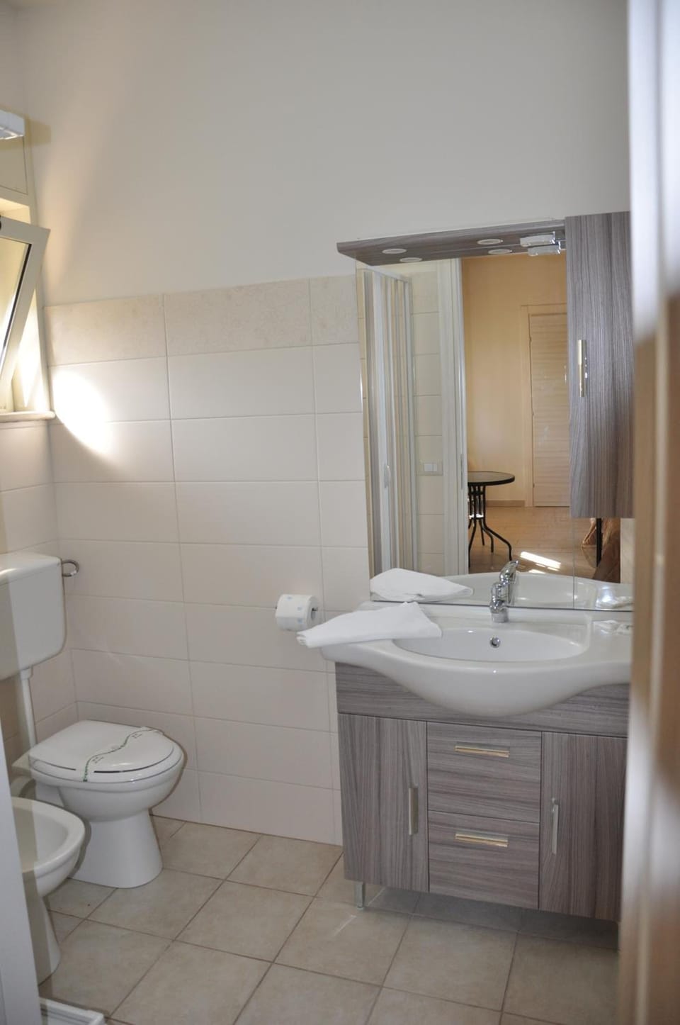 Shower, rainfall showerhead, bathrobes, bidet
