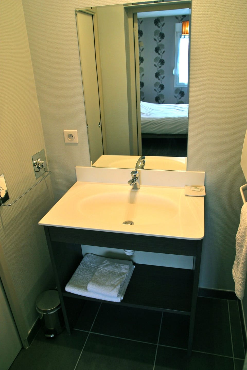 Double Room | Bathroom sink