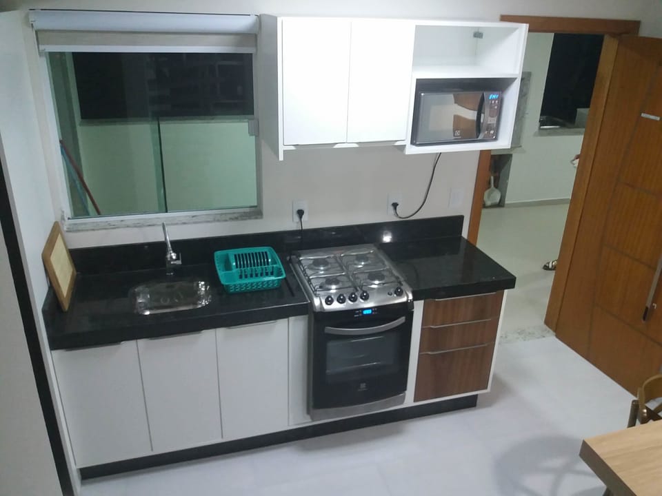 Family Duplex | Private kitchen | Microwave, oven, stovetop, cookware/dishes/utensils