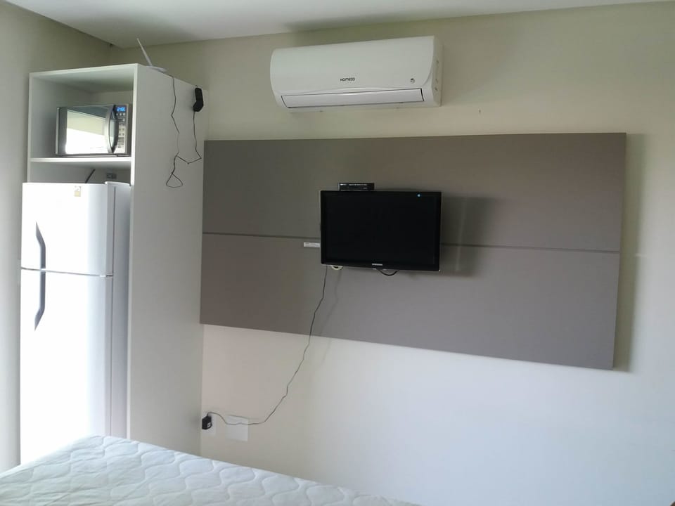 Comfort Suite | Private kitchen | Microwave, oven, stovetop, cookware/dishes/utensils