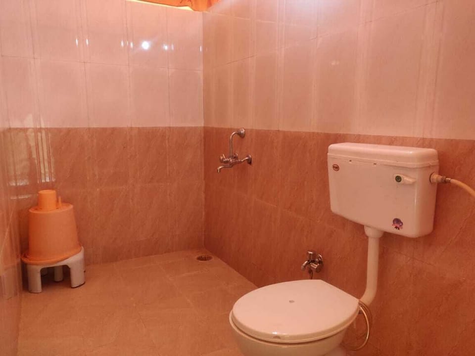Swiss Non Ac Tent | Bathroom | Shower, free toiletries, towels