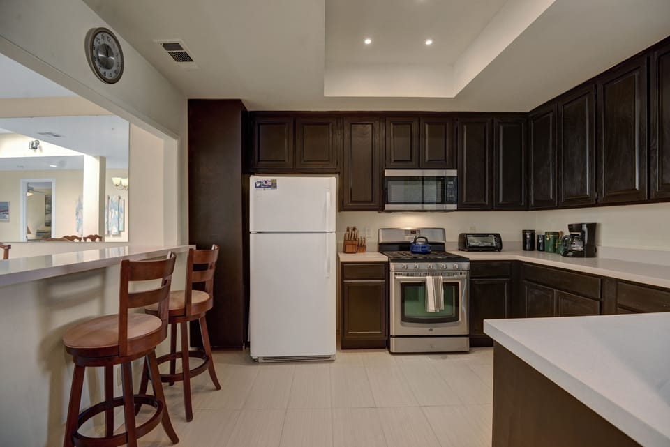 8 KITCHEN.jpg