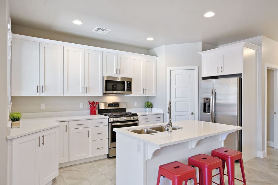 Townhome, 3 Bedrooms | Private kitchen | Fridge, microwave, oven, dishwasher