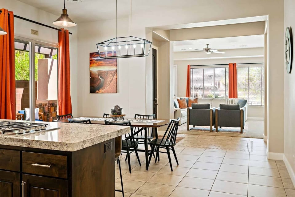 Townhome, 3 Bedrooms | Private kitchen | Fridge, microwave, oven, coffee/tea maker