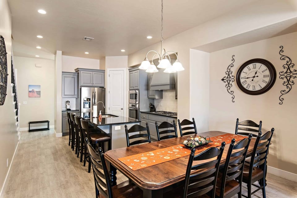 Townhome, 4 Bedrooms | Dining