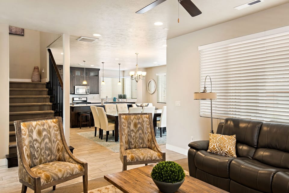 House, 4 Bedrooms | Living area | Smart TV