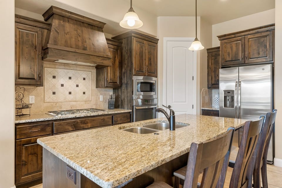 Townhome, 3 Bedrooms | Private kitchen | Coffee/tea maker, fridge, microwave, oven