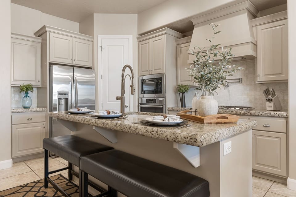 Townhome, 4 Bedrooms | Private kitchen | Fridge, microwave, oven, coffee/tea maker
