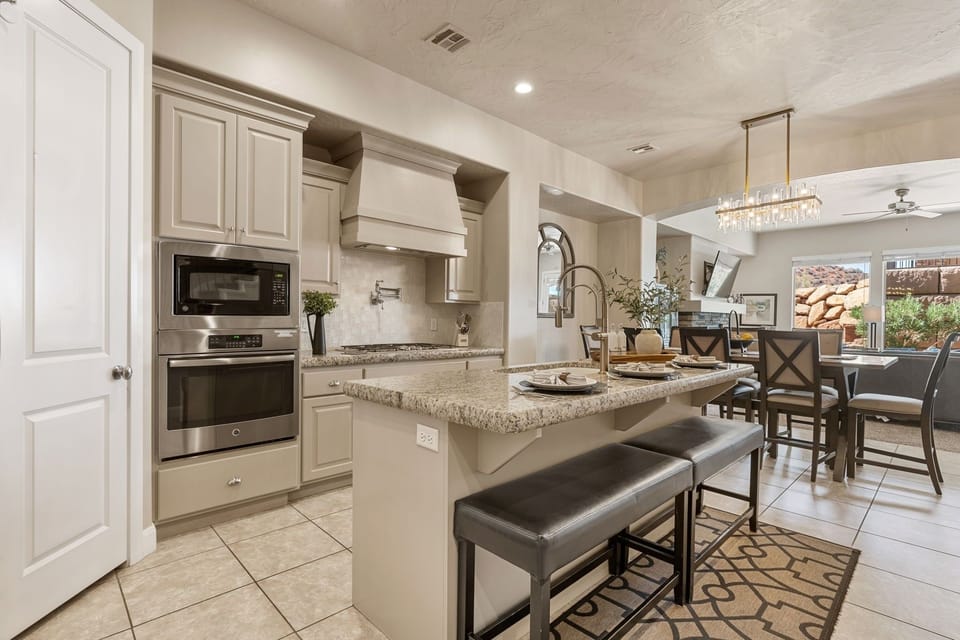 Townhome, 4 Bedrooms | Private kitchen | Fridge, microwave, oven, coffee/tea maker