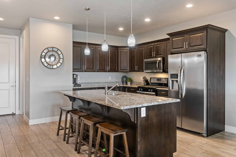 Townhome, 4 Bedrooms | Private kitchen | Fridge, microwave, oven, coffee/tea maker