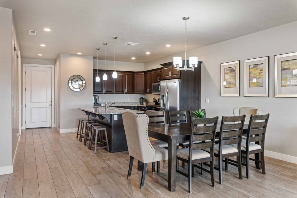 Townhome, 4 Bedrooms | Private kitchen | Fridge, microwave, oven, coffee/tea maker