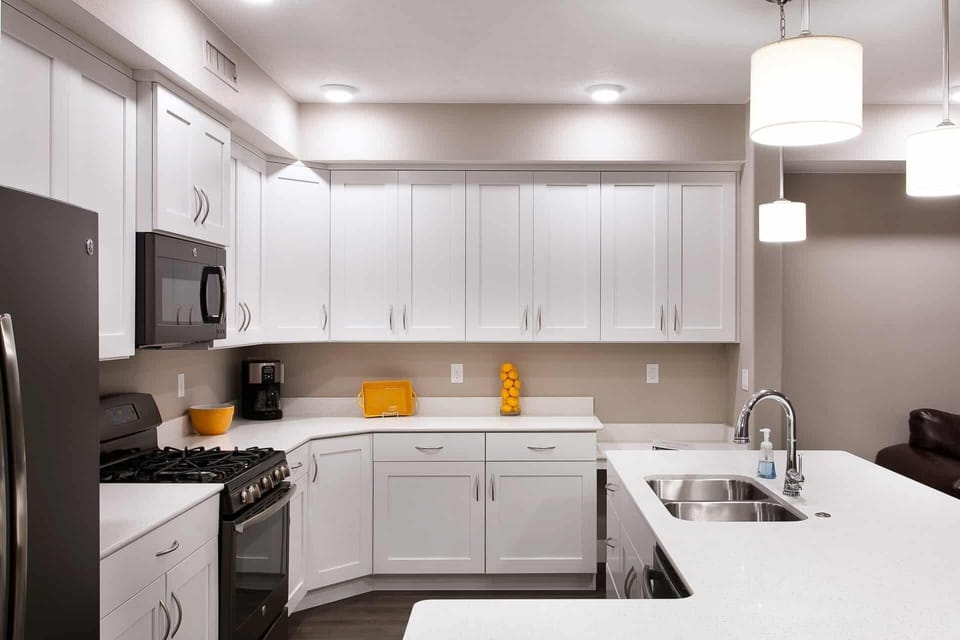Condo, 3 Bedrooms | Private kitchen | Fridge, microwave, oven, coffee/tea maker