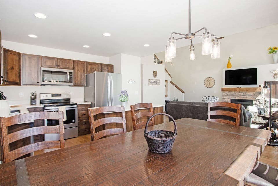 Townhome, 3 Bedrooms | Dining