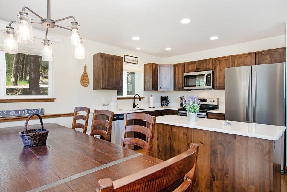 Townhome, 3 Bedrooms | Private kitchen | Fridge, microwave, oven, dishwasher