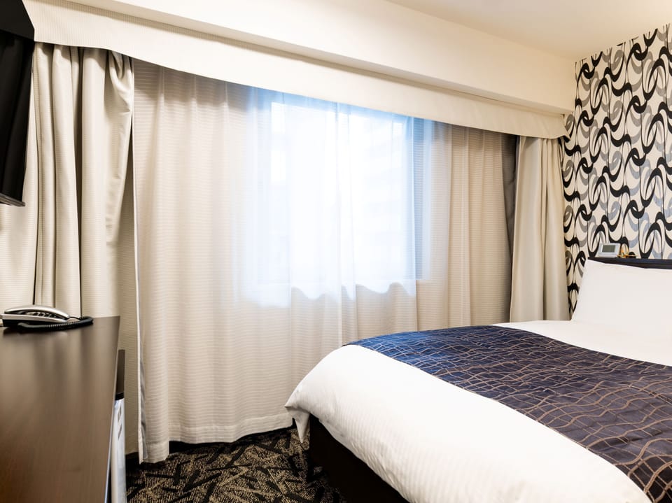 Premium bedding, down comforters, in-room safe, desk