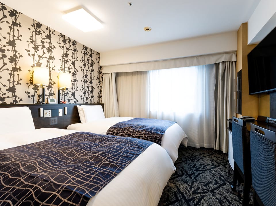 Premium bedding, down comforters, in-room safe, desk