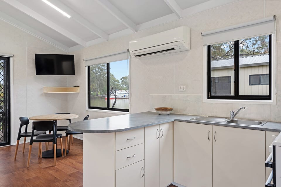Deluxe 2 Bedroom Waterfront Cabin - Sleeps 4 | Private kitchen