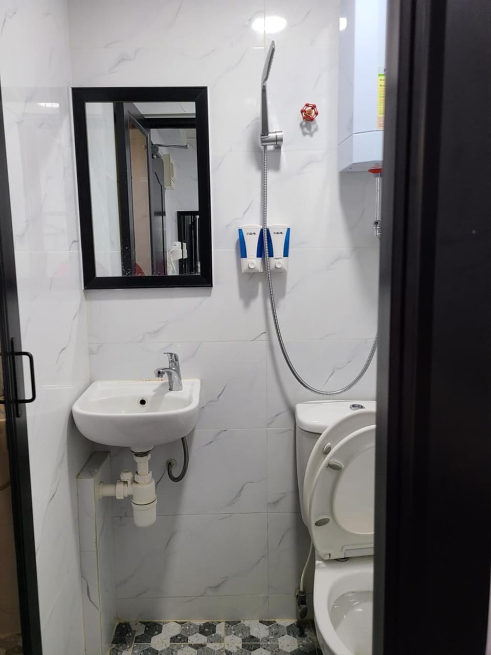 Shower, soap, shampoo, toilet paper