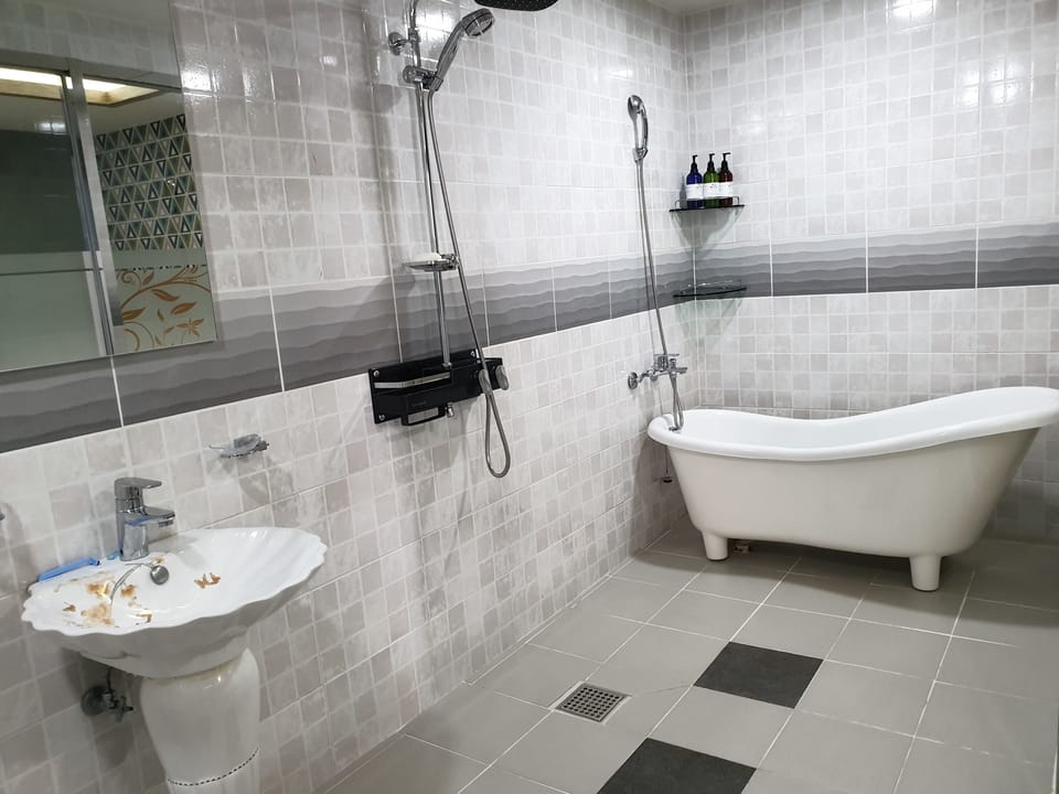 Massage Chair Room | Bathroom | Free toiletries, hair dryer, bathrobes, towels