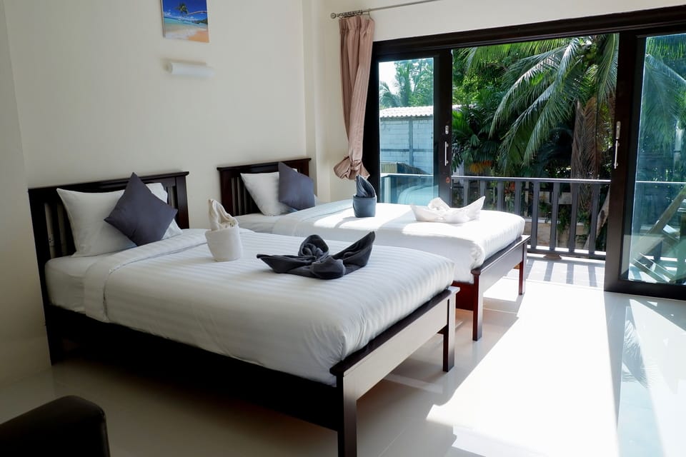 Twin Room, 2 Twin Beds, Balcony | 1 bedroom, minibar, in-room safe, desk